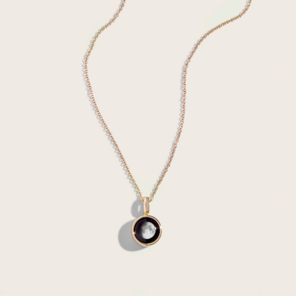 Mini Simplicity in yellow gold pendant