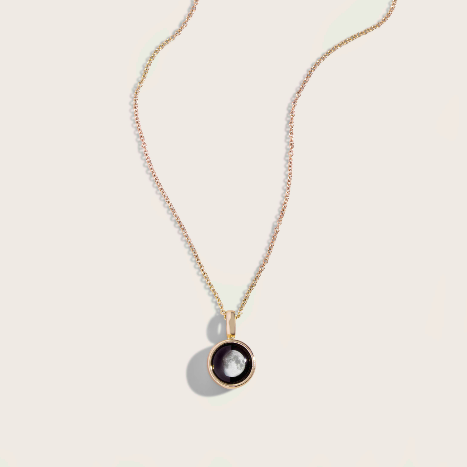 Mini Simplicity in yellow gold pendant