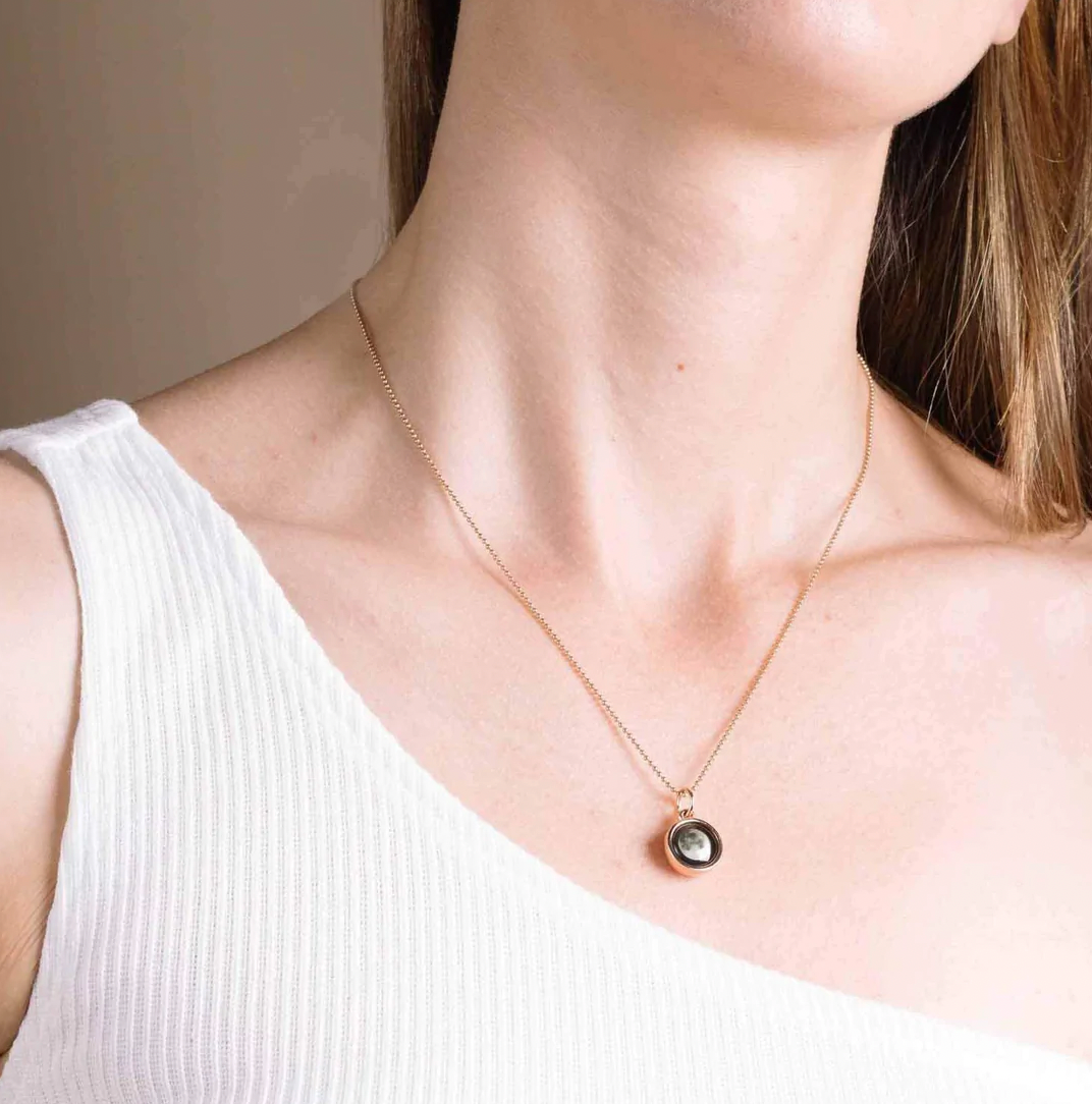 Mini Simplicity in rose gold pendant